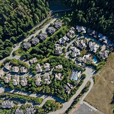 Taluswood The Heights 18 | Mountainside Townhome W/ Ski Access, Hot Tub, Tranquil Views Вістлер Екстер'єр фото