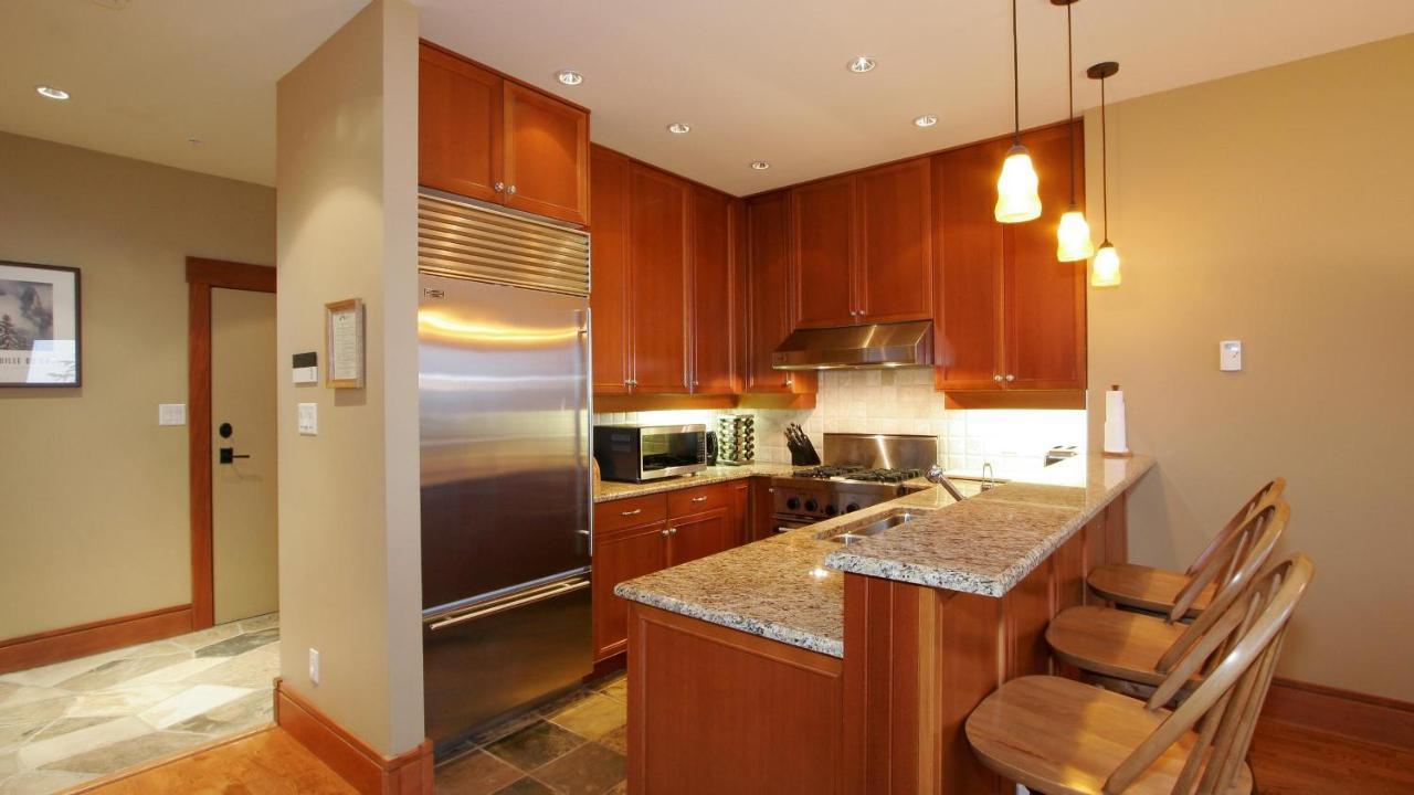 Taluswood The Heights 18 | Mountainside Townhome W/ Ski Access, Hot Tub, Tranquil Views Вістлер Екстер'єр фото